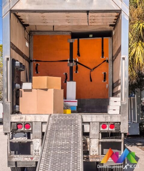 Loaded Déménagement KCI truck with the ramp down